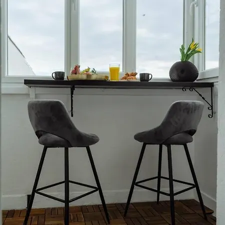 Sky Penthouse - Square I Free Parking I Balcony *