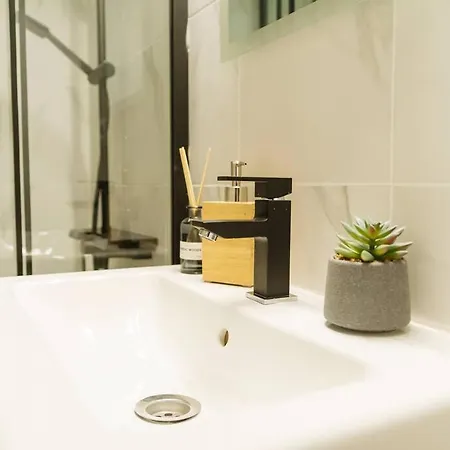 Daire Sky Penthouse - Square I Free Parking I Balcony