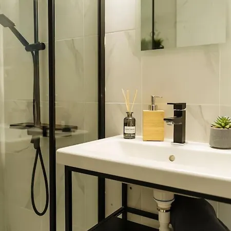 Sky Penthouse - Square I Free Parking I Balcony Apartamento *