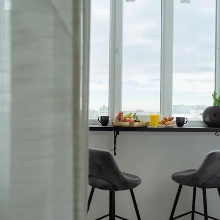 Apartamento Sky Penthouse - Square I Free Parking I Balcony Bucarest