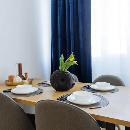 Sky Penthouse - Square Apartment Bucharest