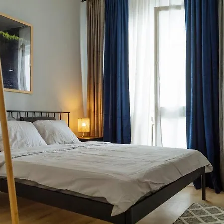 Sky Penthouse - Square * Bucharest